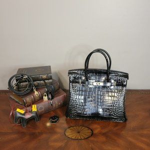 Luxurious Black Embossed Leather Crocodile Bag Gold HW